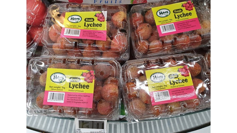 越南荔枝在新加坡超市上架。