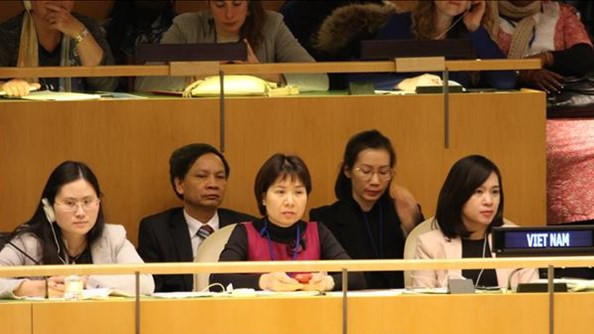 越南劳动荣军与社会部部长陶玉容率团出席会议。