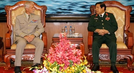 冯光青大将会见捷克军队总参谋长巴维尔一行。