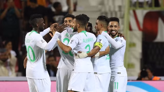 沙特阿拉伯队庆祝进球。