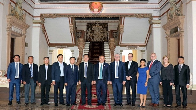 双方代表合影。