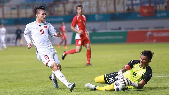 越南队（白衫）提前一轮晋级淘汰赛。