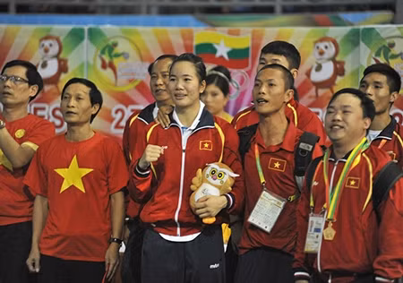 刘氏缘选手给越南拳击摘得历史性金牌。（图片来源：民智报网）