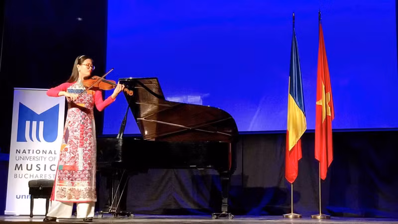 “越南与罗马尼亚友好旋律”音乐会中的一个节目。