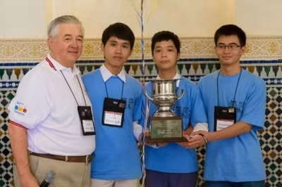 越南河内国家大学下属技术大学Java队。