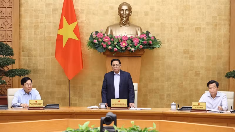 政府总理范明正主持召开政府4月份例行会议。（图片来源：越通社）