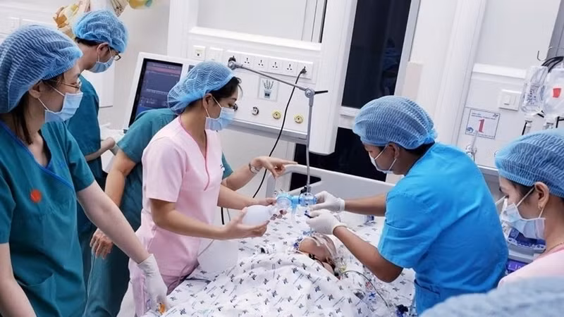 竹儿和妙儿这一对连体女婴在复杂的手术结束后身体健康状况均为稳定。（图片来源：国际报）