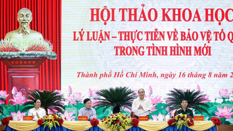 国家主席阮春福发言。