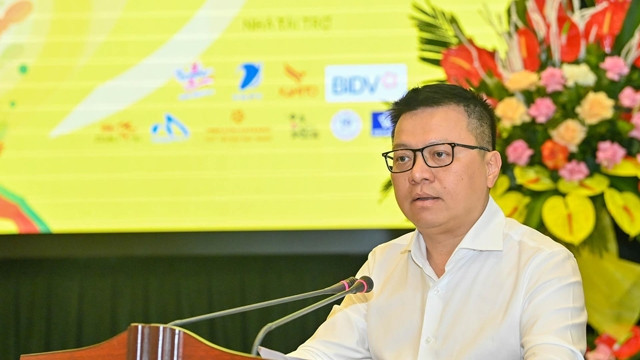 黎国明总编辑在新闻发布会上发言。