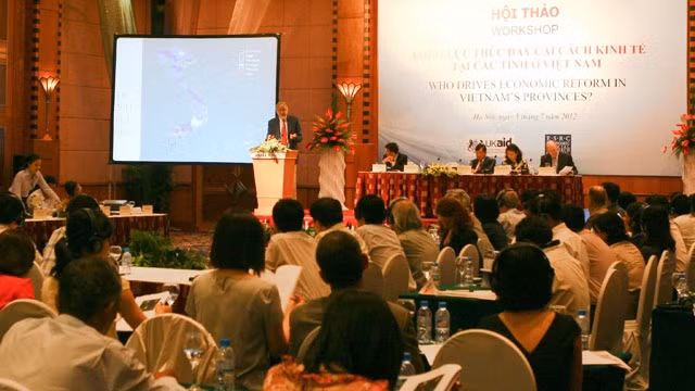 “推动越南各省经济改革”研讨会在河内举行（图）