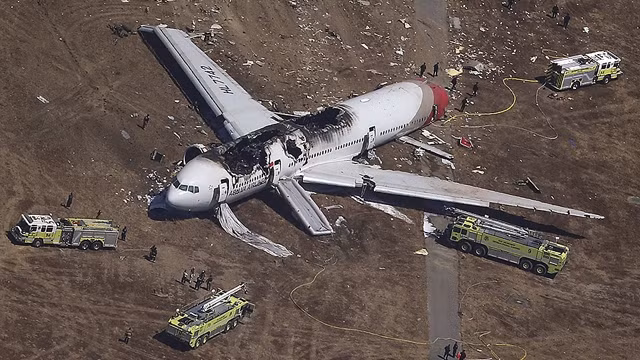 一架波音777飞机在美国旧金山坠毁。