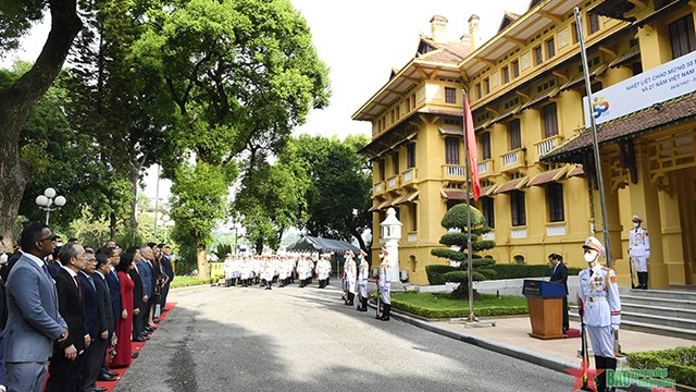 东盟会旗升旗仪式场景。（图片来源：人民军队报）