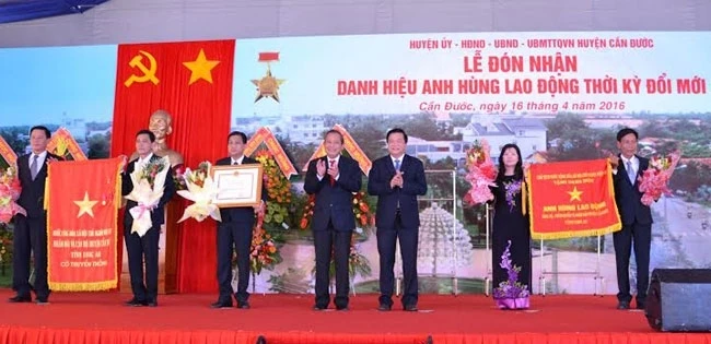 革新时期劳动英雄称号授予仪式。(图片来源:人民报网)