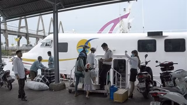 坚江省各岛屿的游客已安全抵达陆地。