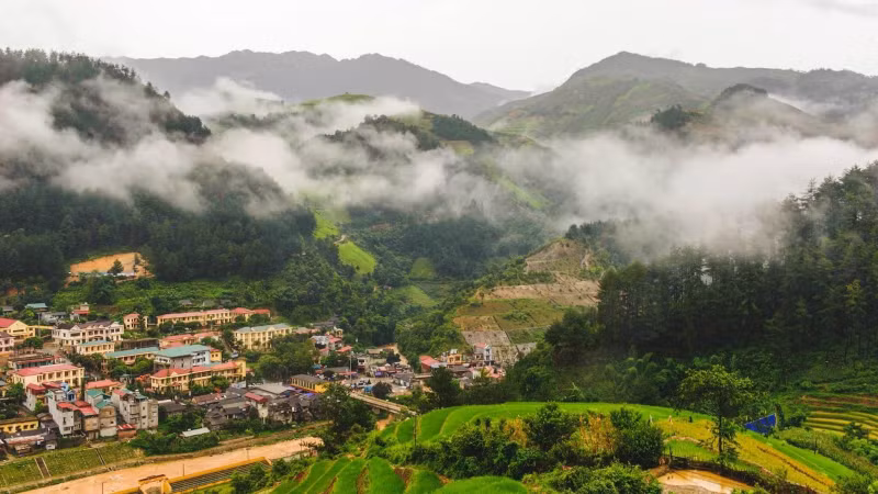 莱州省三堂县平卢乡的辛胡镇的美景。