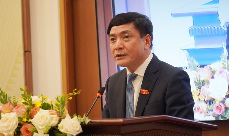 国会秘书长、国会办公厅主任、国家选举委员会委员、国家选举委员会办公室主任裴文强。
