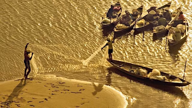 秋盆河的黄昏时分。 (Photo: 图：阮福正 摄)