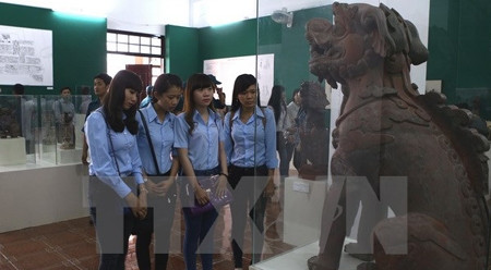 本次展会受越南年轻人的欢迎。（图片来源：越通社）