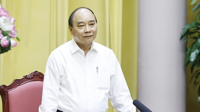 国家主席阮春福发表讲话。