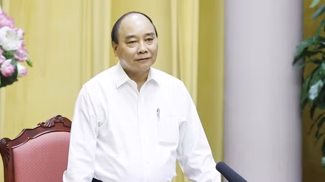 国家主席阮春福发表讲话。