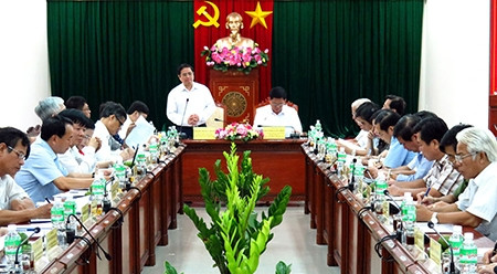 中央组织部部长范明正在会上发表讲话。（图片来源：富安省报网）