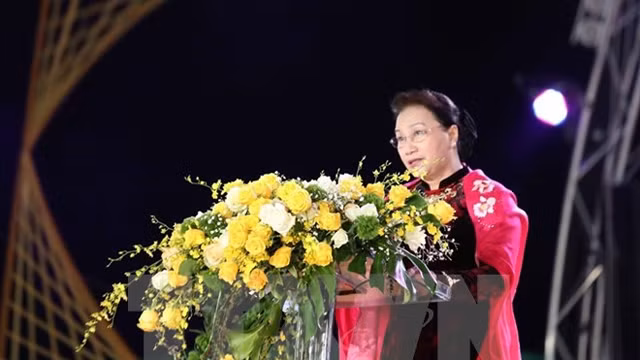 国会主席阮氏金银在开幕式上讲话。（图片来源：越通社）