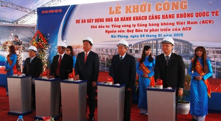 吉碑国际机场航站楼动工兴建仪式。交通运输部部长丁罗升等领导出席。