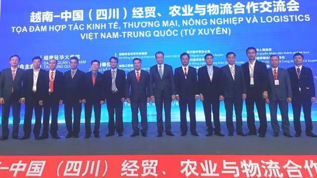 出席交流会的越中代表合影。