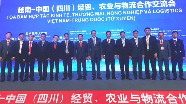 出席交流会的越中代表合影。