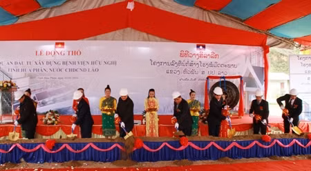 老挝华潘省越老友谊医院动工仪式。