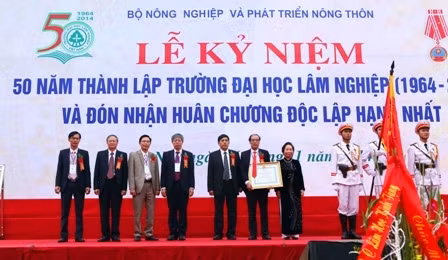 越南林业大学荣获一级独立勋章。