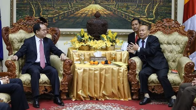 武战胜主任会见亨柴大臣。（图片来源：越通社）
