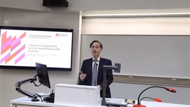 越南驻澳大利亚大使阮必成发表讲话。（图片来源：越通社）