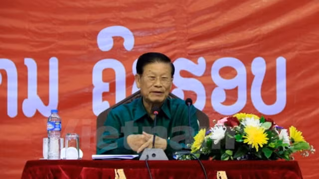 前老挝政府副总理宋萨瓦•凌沙瓦在会上讲话。（图片来源：越通社）