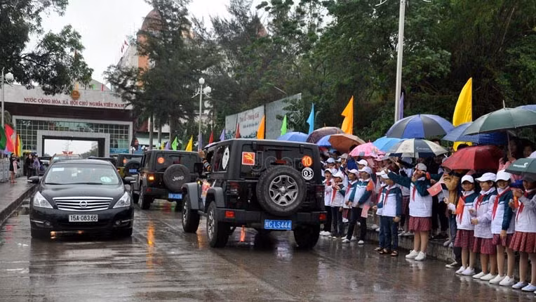 图为：越南芒街-中国东兴自驾车路线开通。