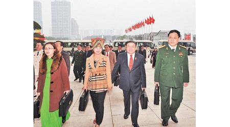 山罗省代表团进入会场。（图片来源：人民报网）