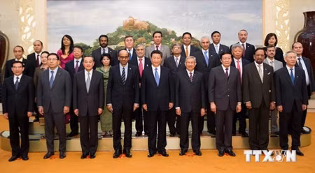 各位代表合影留念。（图片来源：越通社）