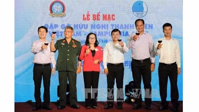越柬青年友好会见活动闭幕式。（图片来源：越通社）