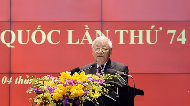 越共中央总书记、国家主席阮富仲在会上讲话。（维灵 摄）