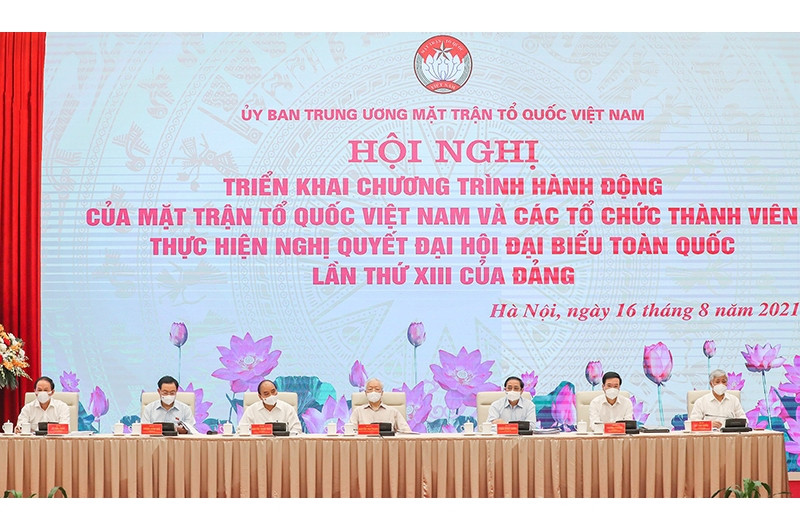 会议主席团。（图片来源：人民报网）