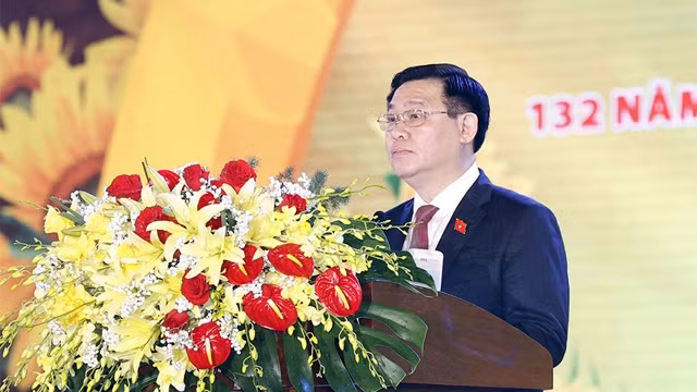 国会主席王廷惠在庆典上讲话。