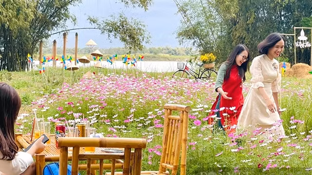 广南省浮丘-锦富社区旅游村正式开门迎客。（图片来源：越民报）