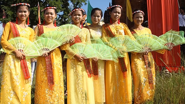 占族妇女的传统长衣