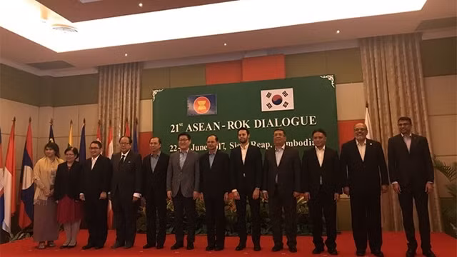 与会代表合影。（图片来源：VOV）