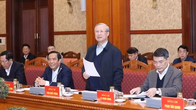 越共中央书记处常务书记陈国旺主持会议。