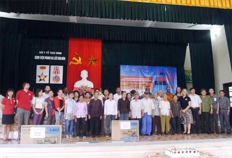 350多名贫困麻风患者收到礼物。