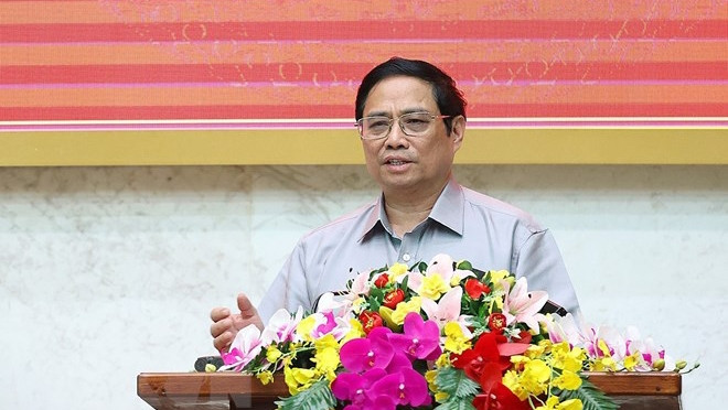 政府总理范明正在会上发表讲话。（图片来源：越通社）