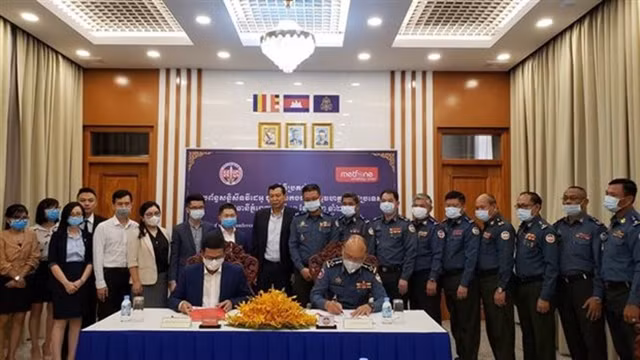 Metfone向柬埔寨宪兵移交在线会议系统。（图片来源：越通社）