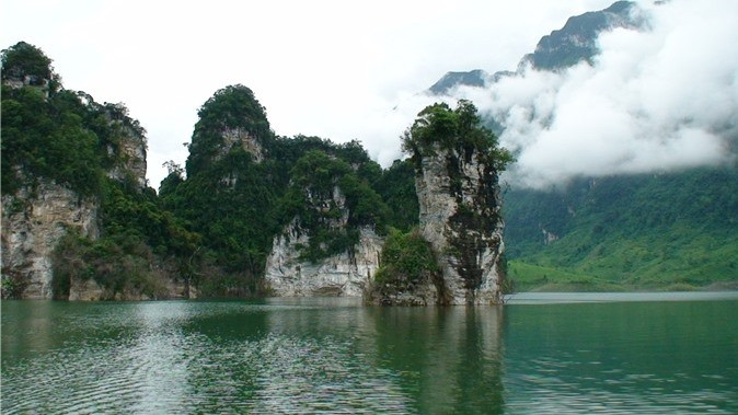 宣光省纳杭水电湖。
