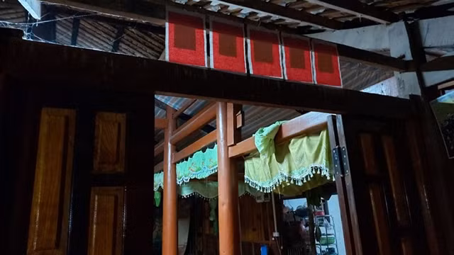 岱依族、侬族的贴年红习俗。（图片来源：《越南之声》）